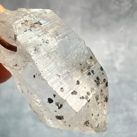 【カイラス産】天然ヒマラヤ水晶革紐付きペンダント/Kailash Himalayan Quartz Pendant