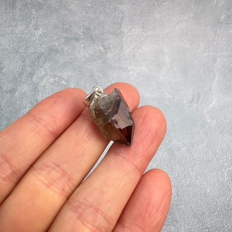 【ガウリシャンカール産】天然ヒマラヤスモーキークォーツ バチカン付きペンダントトップ④/Gaurishankar Himalayan Smoky Silver925 pendant top