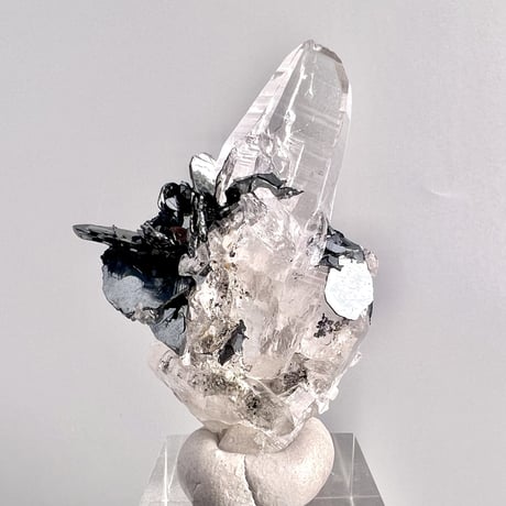 【ガネッシュヒマール産】ヘマタイトイン天然ヒマラヤ水晶/Ganesh Himal hematite in Himalayan Quartz