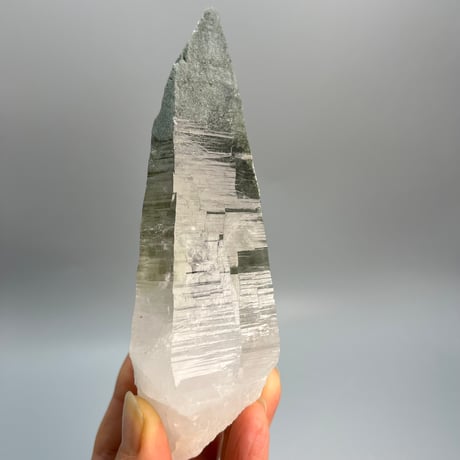 大特価【ガネッシュヒマール産】クローライトイン天然ヒマラヤ水晶/Ganesh Himal Chlorite in Himalayan Quartz