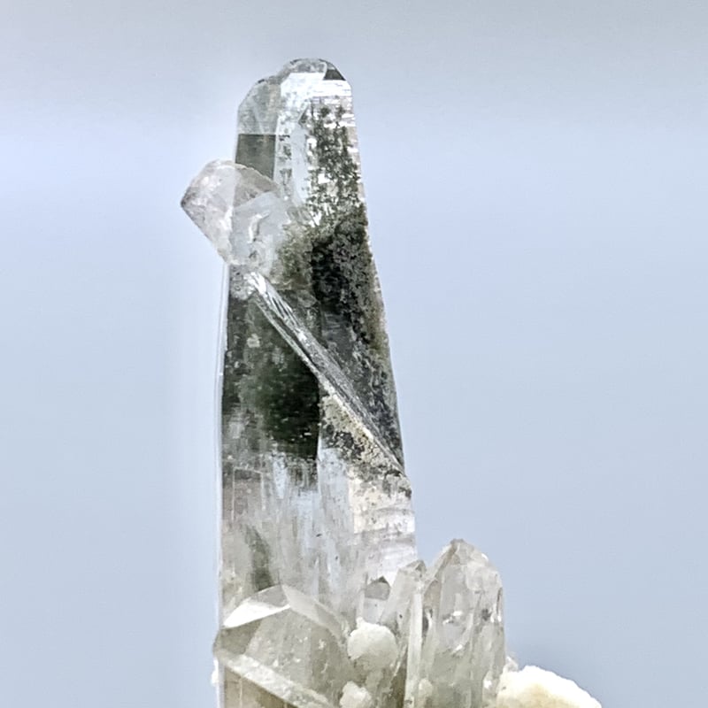 神聖　ガネーシュヒマール産 ヒマラヤ水晶ポイント クローライト虹あり ガネーシュヒマール産ヒマラヤ水晶ポイント - ヒマラヤ水晶専門