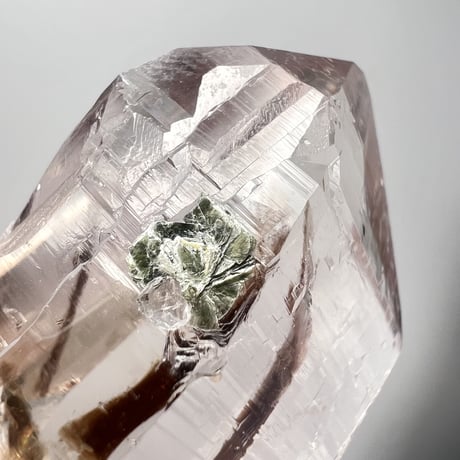 【ハイクオリティ】ガネッシュヒマール産バイオタイト&マイカイン天然ヒマラヤ水晶④/High Quality Ganesh Himal Biotite&Mica in Himalayan Quartz
