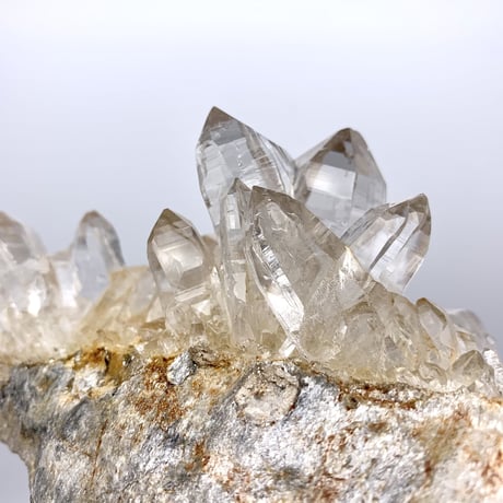 【ガネッシュヒマール産】ガーネットインヒマラヤ水晶クラスター /Ganesh Himal Garnet in Himalayan Quartz