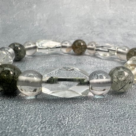 【デザインブレスレット】カイラス産×ガネッシュヒマール産ヒマラヤ水晶ビーズ/Kailash×Ganesh Himal Actinolite in Himalayan Quartz