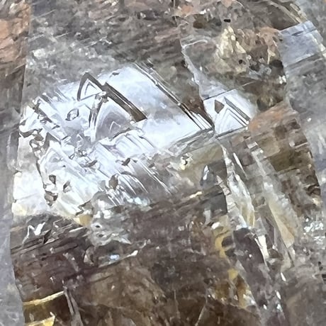 【ガネッシュヒマール産】バイオタイト&フックサイト入り天然ヒマラヤ水晶/Ganesh Himal Biotite&Fuchsite in Himalayan Quartz