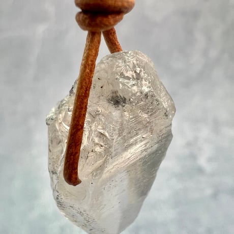 【カイラス産】天然ヒマラヤ水晶革紐付きペンダント④/Kailash Himalayan Quartz Pendant