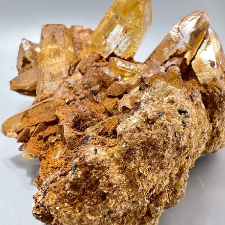 【ガネッシュヒマール産】リモナイトイン天然ヒマラヤ水晶クラスター/ Ganesh Himal Limonite in Himalayan Quartz Cluster