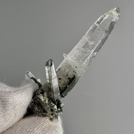 【ガネッシュヒマール産】アクチノライト&クローライトイン天然ヒマラヤ水晶ミニポイント"OO"/Ganesh Himal Actinolite&Chlorite in Himalayan