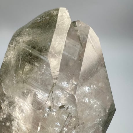 大特価【ガネッシュヒマール産】クローライトイン天然ヒマラヤ水晶/Ganesh Himal Chlorite in Himalayan Quartz