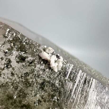 大特価【ガネッシュヒマール産】クローライトイン天然ヒマラヤ水晶/Ganesh Himal Chlorite in Himalayan Quartz
