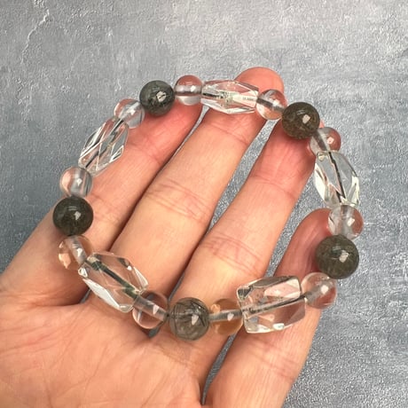 【デザインブレスレット】カイラス産×ガネッシュヒマール産ヒマラヤ水晶ビーズ/Kailash×Ganesh Himal Actinolite in Himalayan Quartz
