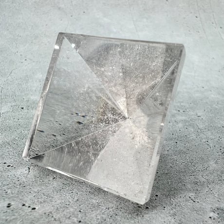 【ガネッシュヒマール産】天然ヒマラヤ水晶ピラミッド/Ganesh Himal Himalayan Quartz Pyramid