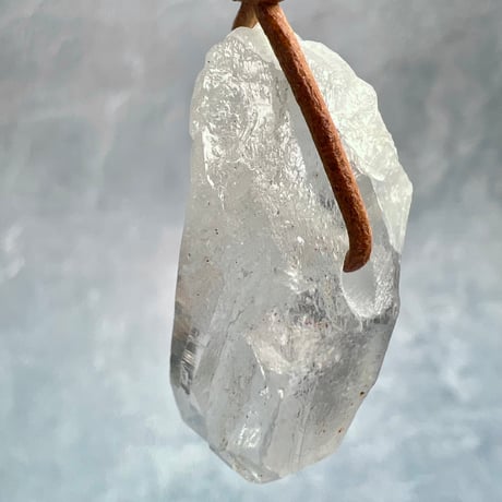 【カイラス産】天然ヒマラヤ水晶革紐付きペンダント⑧/Kailash Himalayan Quartz Pendant