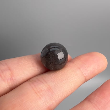 【ガネッシュヒマール産】14mm"手磨き加工"アクチノライトイン天然ヒマラヤ水晶ビーズ/Ganesh Himal Actinolite in Himalayan Quartz Round beads