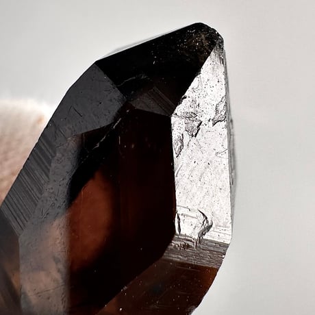 ガウリシャンカール産天然ヒマラヤスモーキークォーツ革紐ペンダント/GauriShankar Himalayan Smoky Quartz Pendant