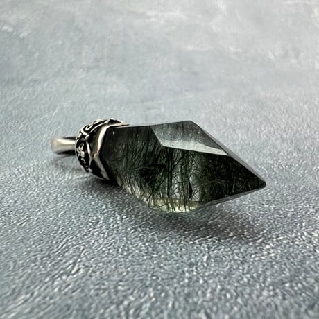 【ガネッシュヒマール産】アクチノライトイン天然ヒマラヤ水晶ペンダントトップ/Ganesh Himal Actinorite in Himalayan Quartz Pendant Top