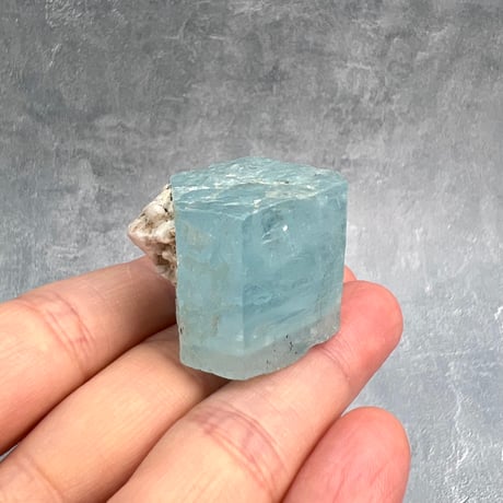 ネパール産【ヒマラヤアクアマリン】原石/Nepal Himalayan Aquamarine