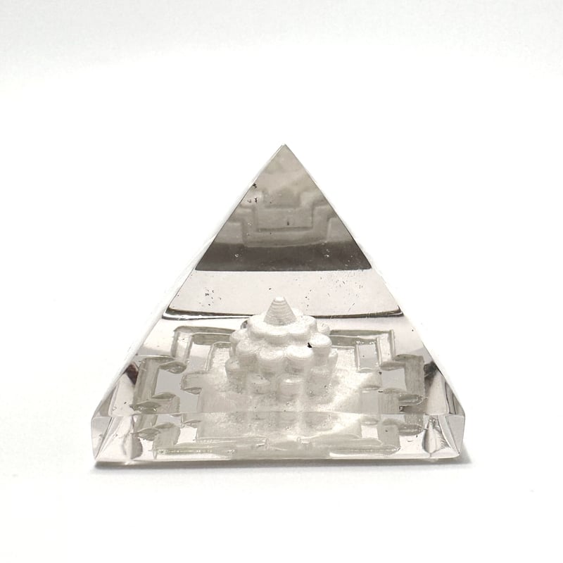 水晶 クリスタル シンギング ピラミッド ヨガ 瞑想 ピラティス 睡眠