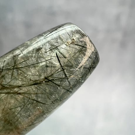 【ガネッシュヒマール産】アクチノライトイン天然ヒマラヤ水晶 樽型ビーズ⑧/Ganesh Himal Actinolite in Himalayan Quartz barrel beads