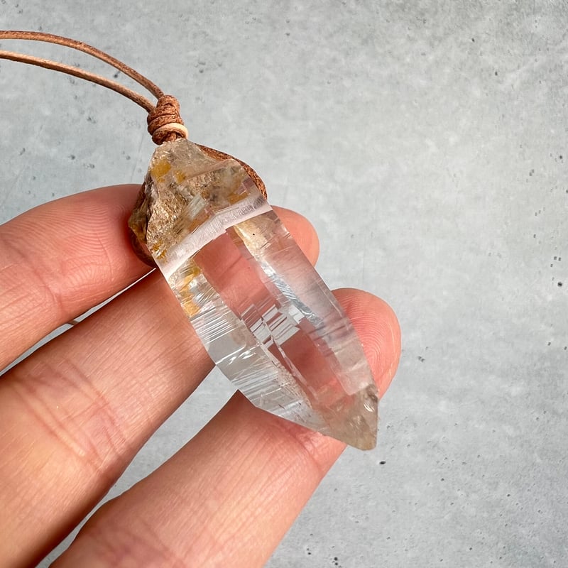 ガネッシュヒマール産】リモナイトイン天然ヒマラヤ水晶ペンダント