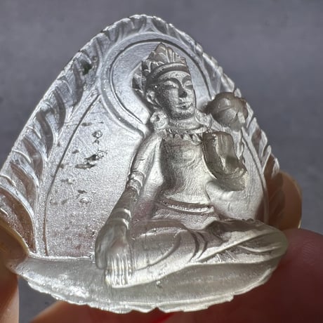 【ガウリシャンカール産】天然ヒマラヤレモンスモーキークォーツ "ホワイトターラ"仏像/Gaurishankar Himalayan Lemon Smoky "Green Tara"Statue
