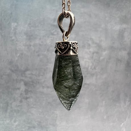 【ガネッシュヒマール産】アクチノライトイン天然ヒマラヤ水晶ペンダントトップ/Ganesh Himal Actinorite in Himalayan Quartz Pendant Top