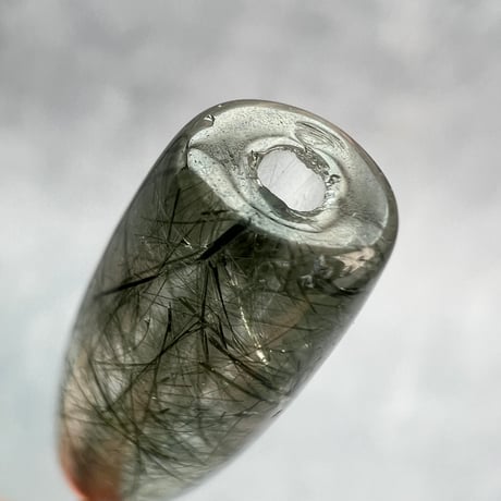 【ガネッシュヒマール産】アクチノライトイン天然ヒマラヤ水晶 樽型ビーズ⑨/Ganesh Himal Actinolite in Himalayan Quartz barrel beads