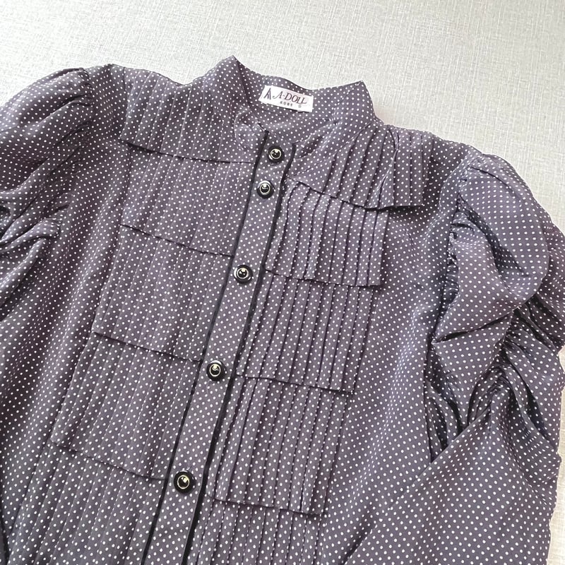 ヴィンテージ レトロ古着 三角デザインくるみボタンブラウス 半袖 グレー系 ヴィンテージ レトロ古着 くるみボタンドット柄ブラウス シアー感 半袖