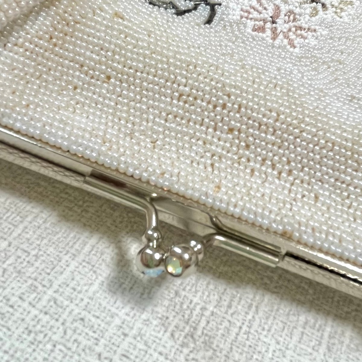 昭和レトロ ヴィンテージ 総ビーズバッグ 白 花模様刺繍 | ルゴワ屋 昭和レトロ ヴィンテージ 総ビーズバッグ 白 花模様刺繍 | ルゴワ屋