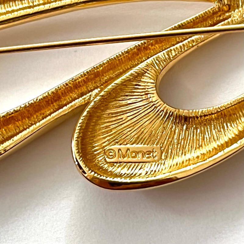 Monet モネ ヴィンテージ ブローチ ゴールドトーン 流線形 | ルゴワ屋