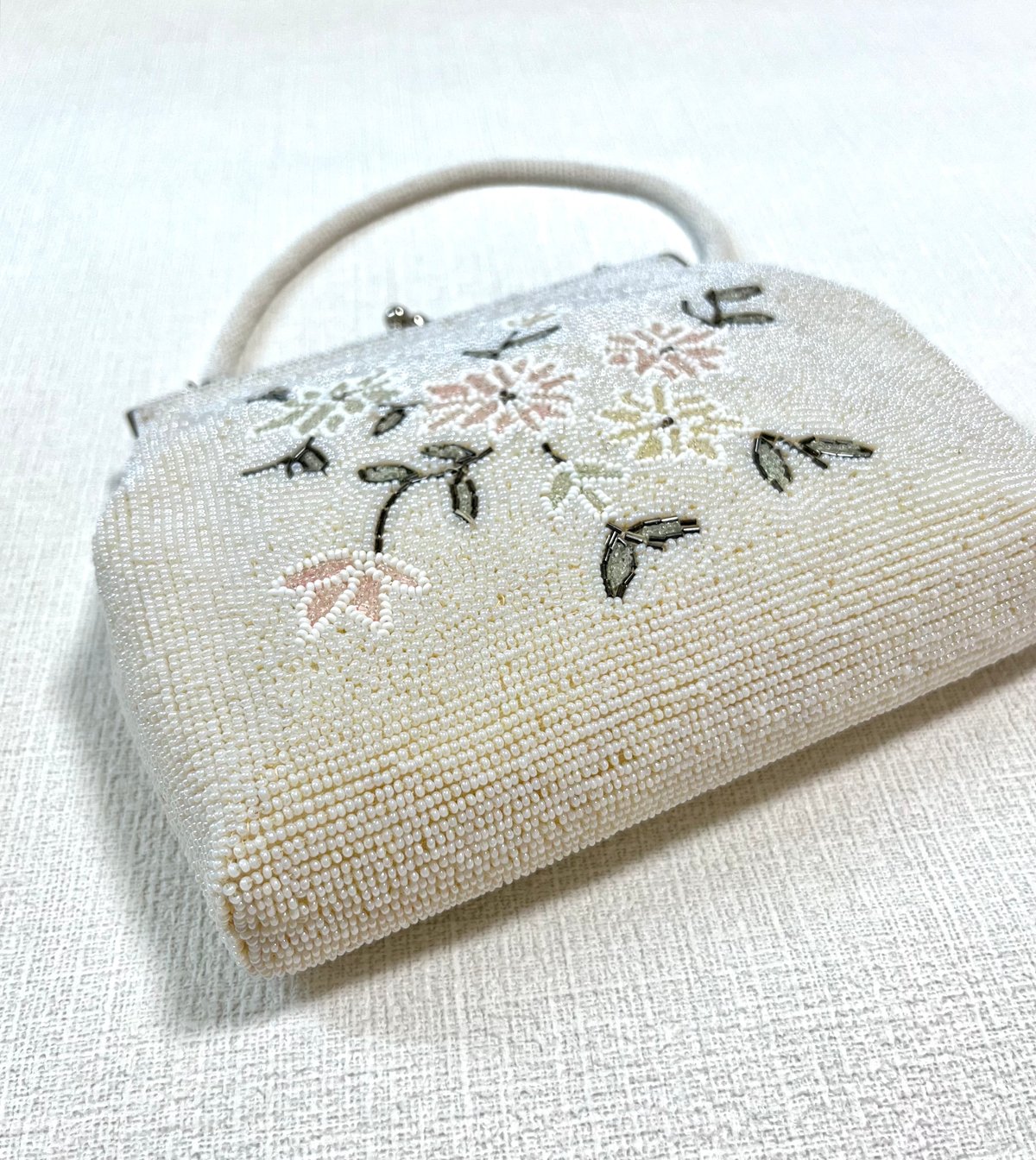 昭和レトロ ヴィンテージ 総ビーズバッグ 白 花模様刺繍 | ルゴワ屋