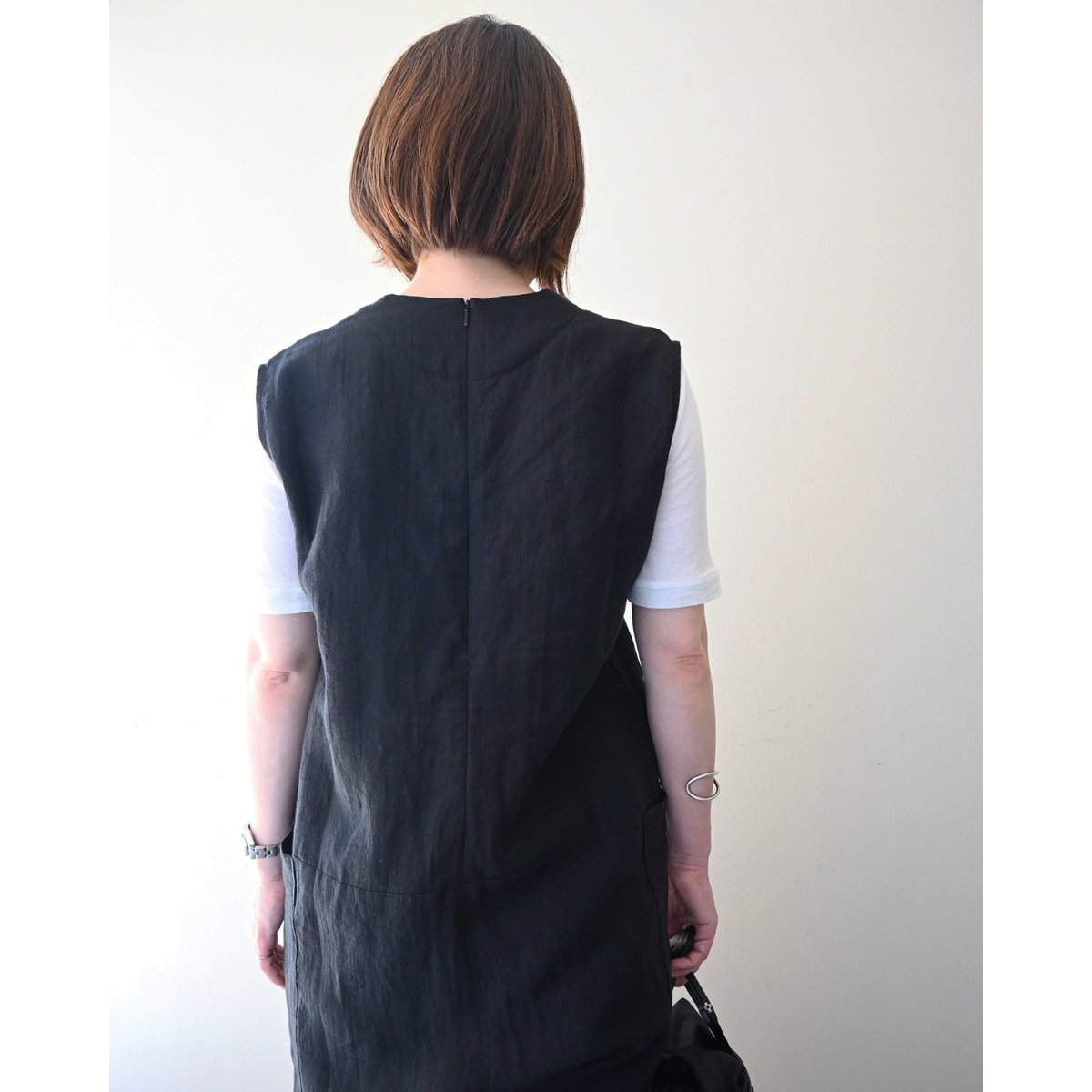 新品未使用　honnete オネット　オールインワン　ジャンプスーツ　サロペット Honnete V Neck Jumpsuit / リネンジャンプスーツ - BLACK |