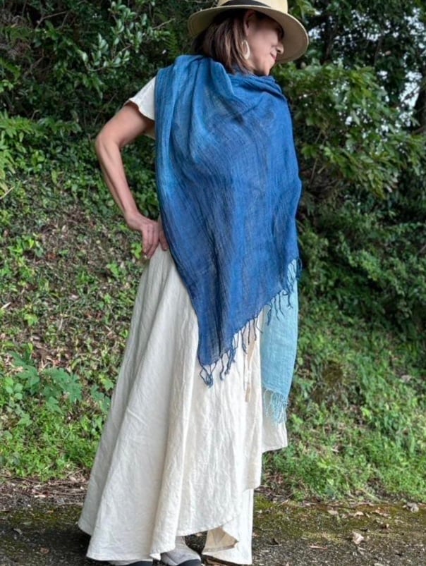 天使のグラデーション藍染大判ストール！濃淡薄目NEW ヘンプ麻100