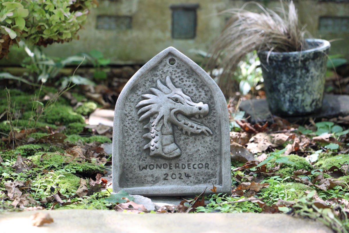 ワンダーデコール】YEAR PLATE 2024 | ローザンベリー多和田公式