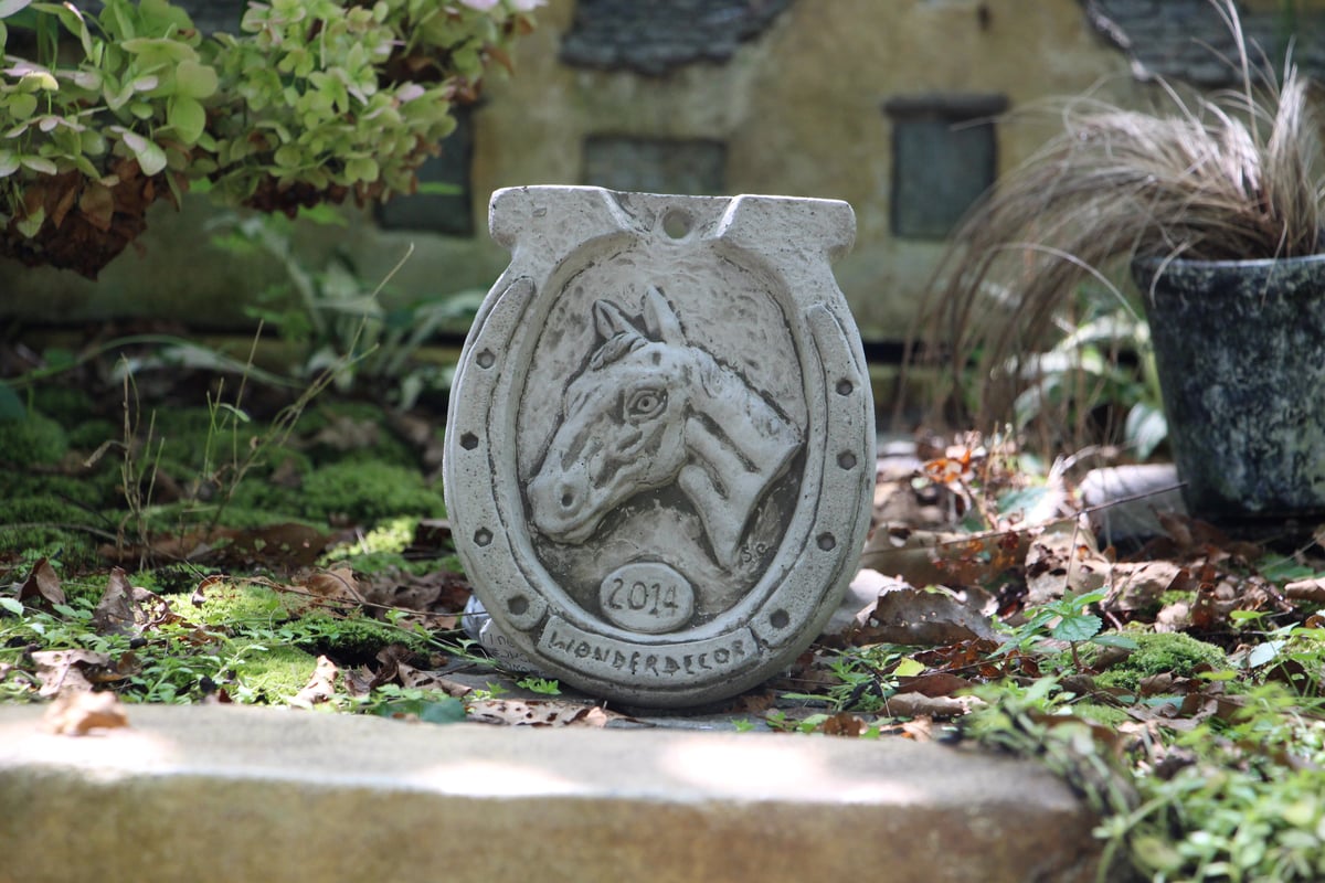 2014 馬　ワンダーデコール　イヤープレート　イングリッシュガーデン fit=scale-down,w=1200