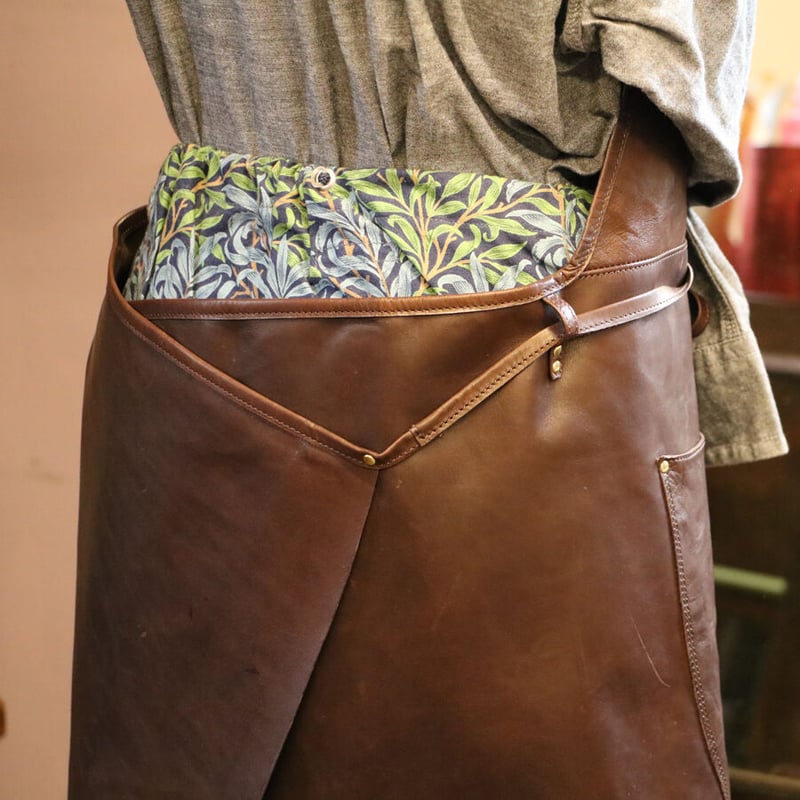 オリジナルレザーエプロン / 胸当て付き | ローザンベリー多和田公式