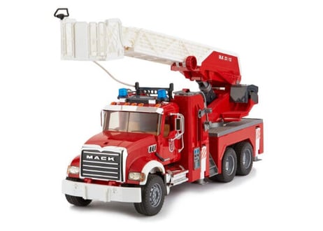 bruder／MACK 消防車