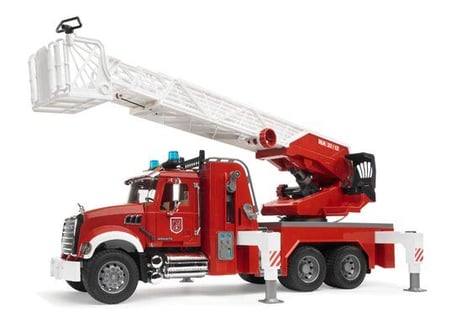 bruder／MACK 消防車