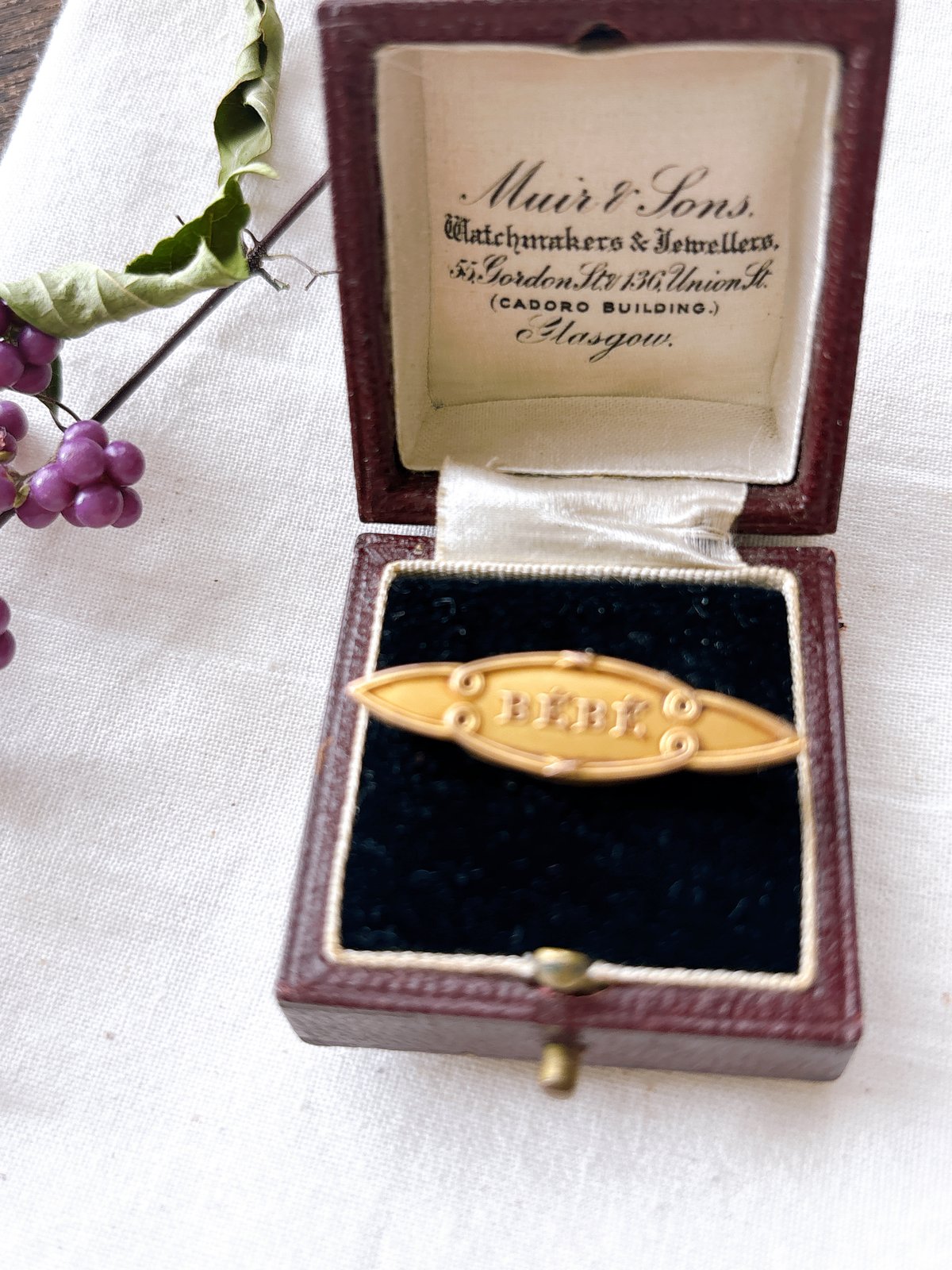 フランスアンティーク bebeブローチ ORIA社