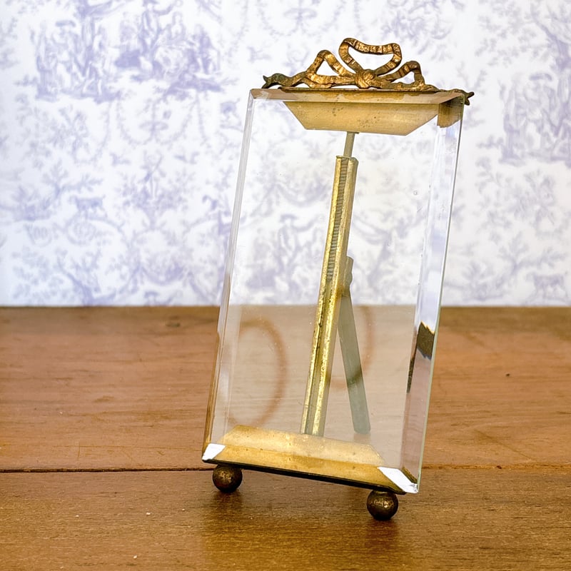 フランスアンティーク 真鍮製の写真立て フォトフレーム 正方形 リボン 装飾 フランス アンティーク 真鍮 リボンのオルモル装飾 フォト