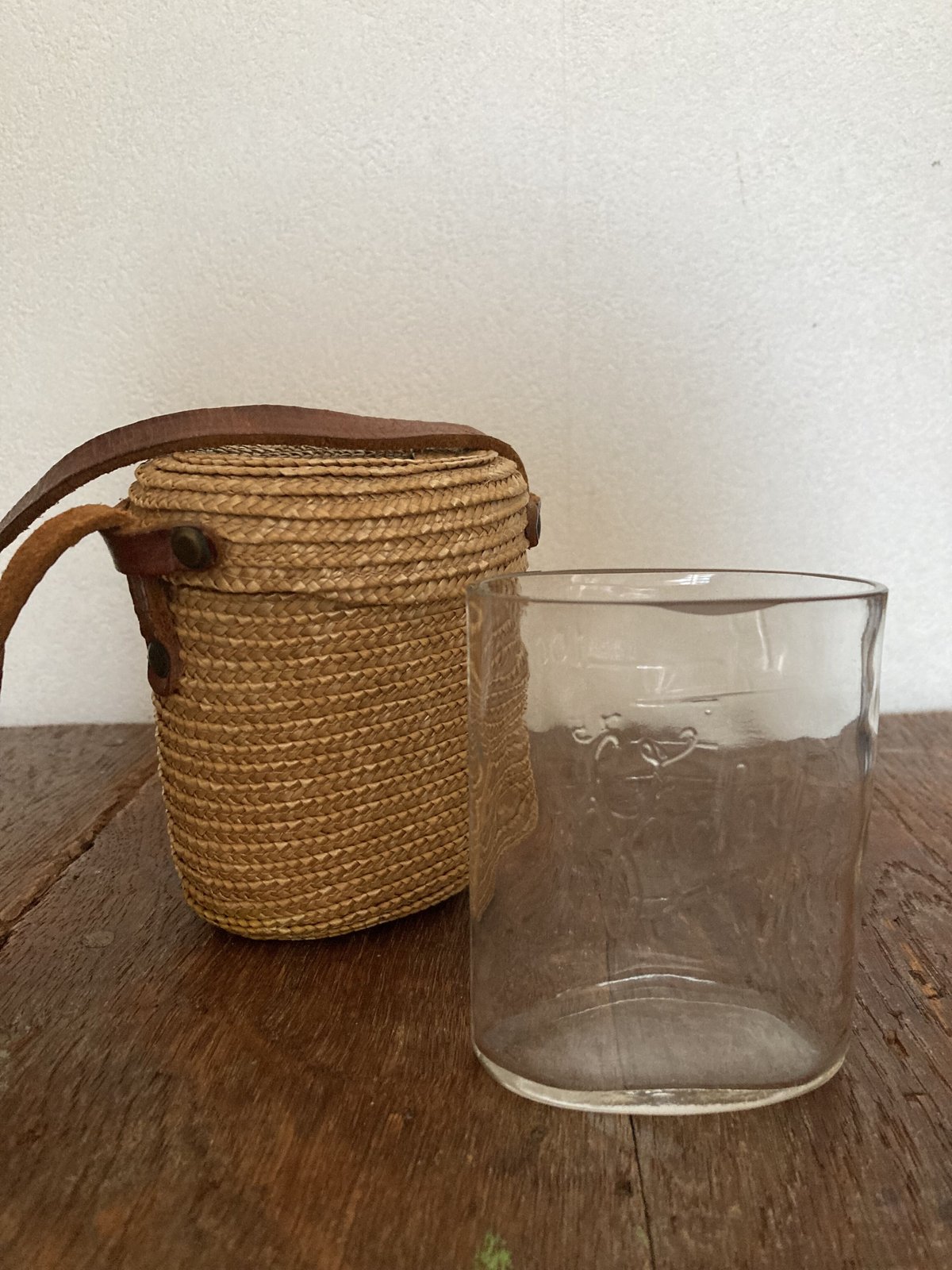 フランスアンティーク Vichyパニエ付き飲泉グラス | minon antiques