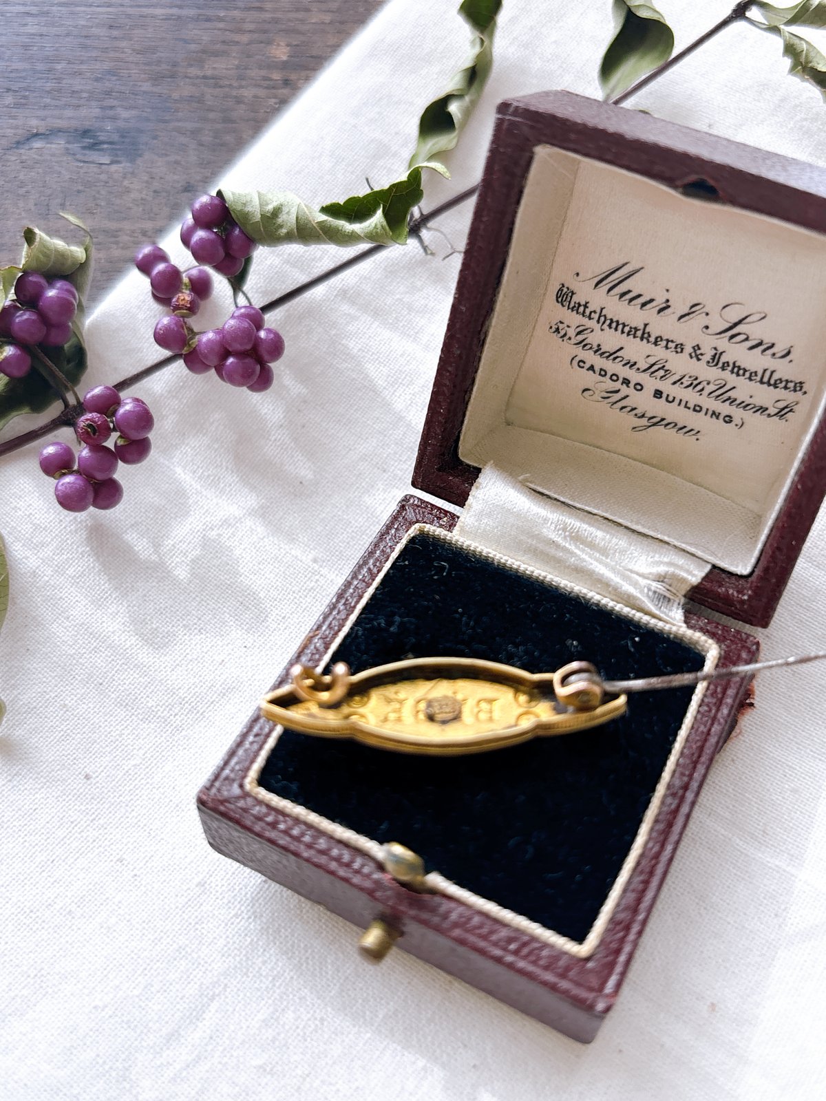 フランスアンティーク　bébéブローチ　ORIA社 フランスアンティーク bebeブローチ ORIA社