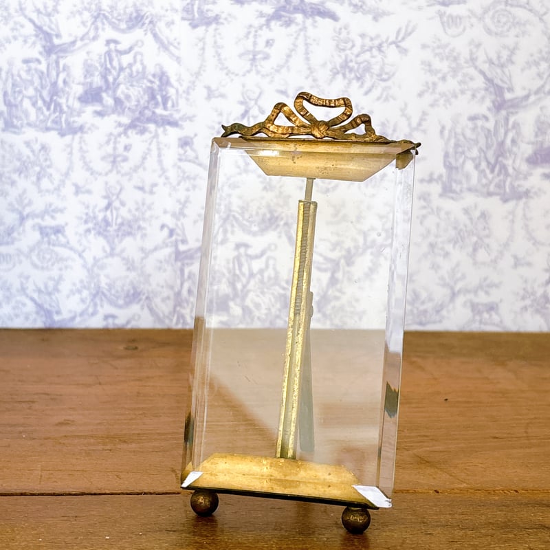 真鍮リボン ガラスフォトスタンド フランスアンティーク フランス アンティーク リボン装飾フォトスタンド