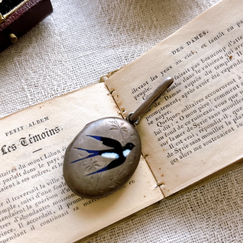 フランスアンティーク　ペンダントトップ・つばめ フランスアンティーク ペンダントトップ・つばめ フランスアンティーク