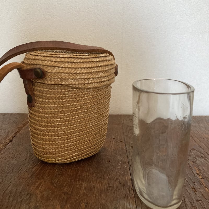フランスアンティーク Vichyパニエ付き飲泉グラス | minon antiques
