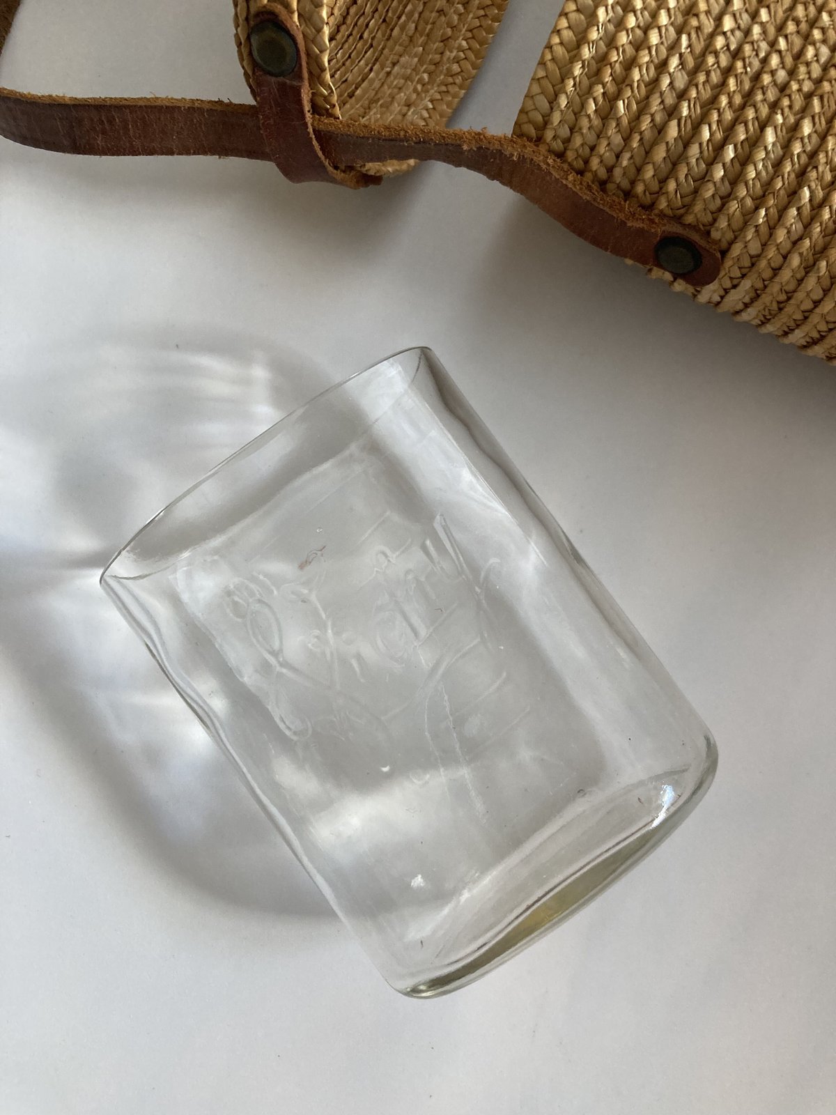 フランスアンティーク Vichyパニエ付き飲泉グラス | minon antiques