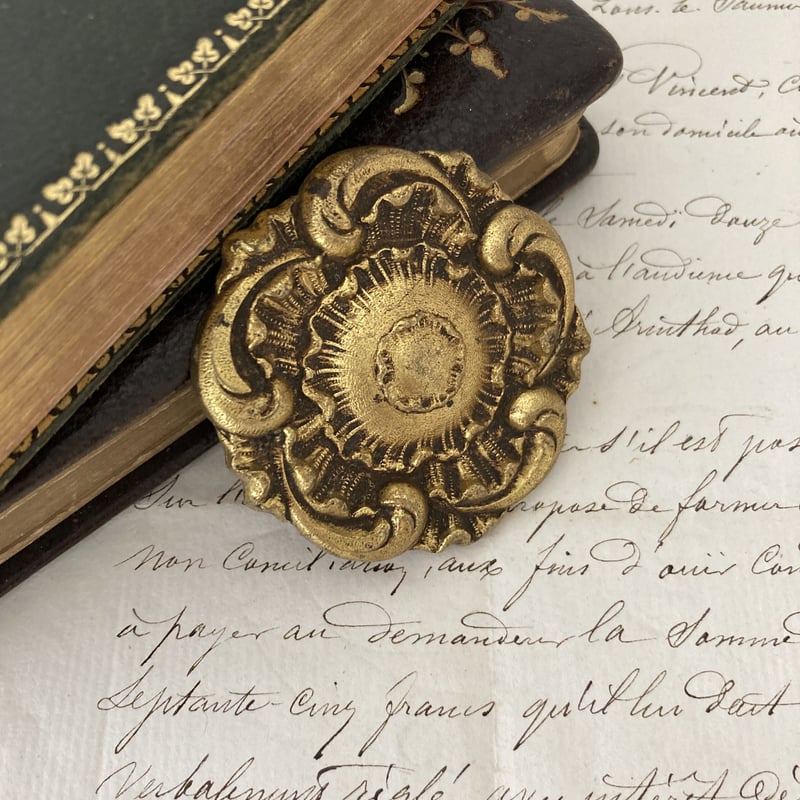 真鍮製、壁掛けフック隠し用 飾金属プレート | minon antiques