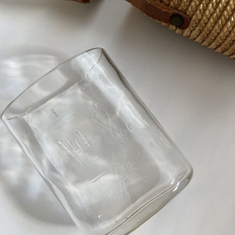 フランスアンティーク Vichyパニエ付き飲泉グラス | minon antiques