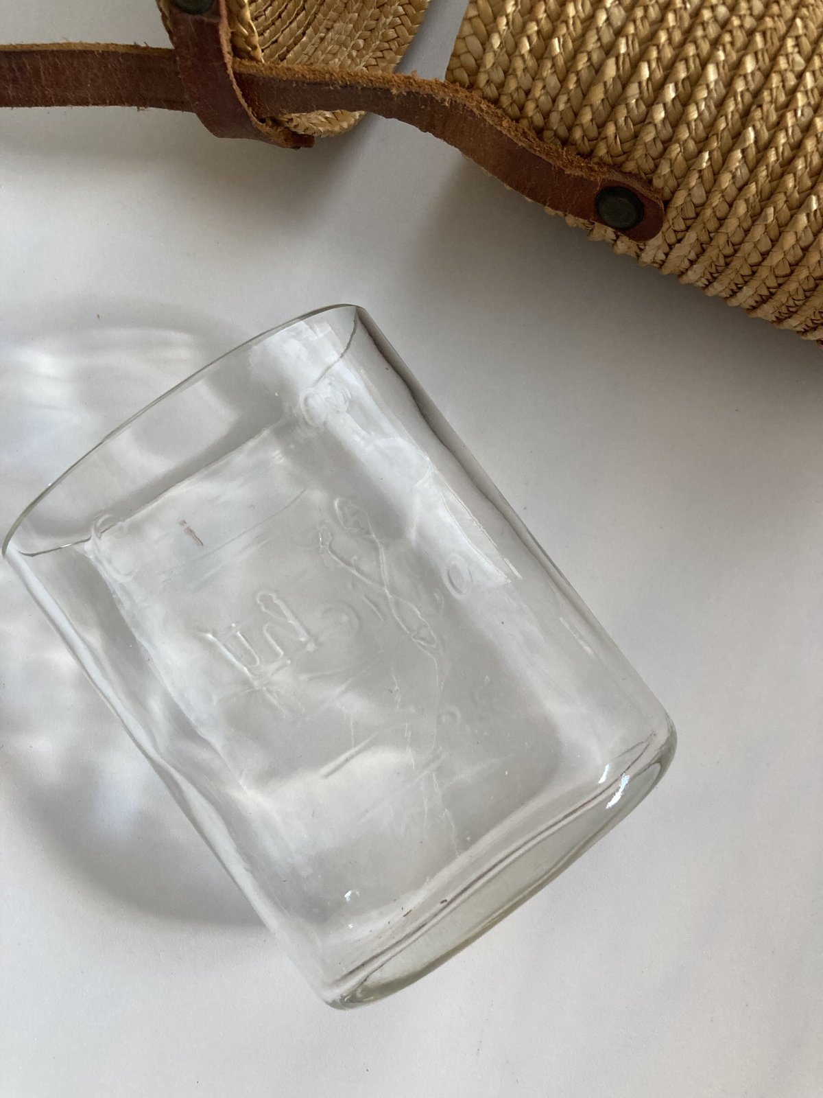 フランスアンティーク Vichyパニエ付き飲泉グラス | minon antiques