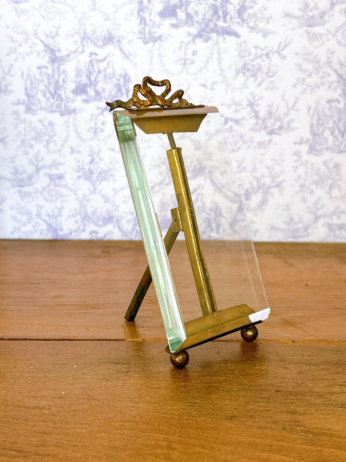 フランスアンティーク 真鍮製の写真立て フォトフレーム 正方形 リボン 装飾 フランス アンティーク 真鍮 リボンのオルモル装飾 フォト